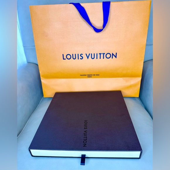 Authentic LV Shopping Bag and Gift Box - Picture 2 of 4